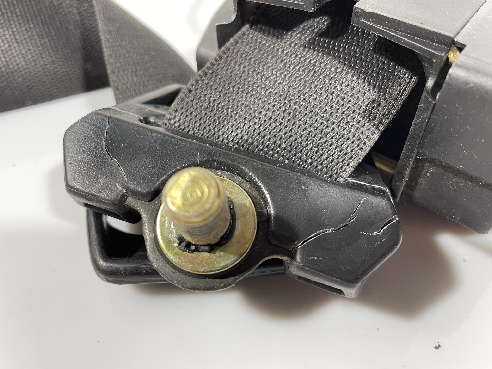 1298602285 - Seat belt mechanism right side | 644