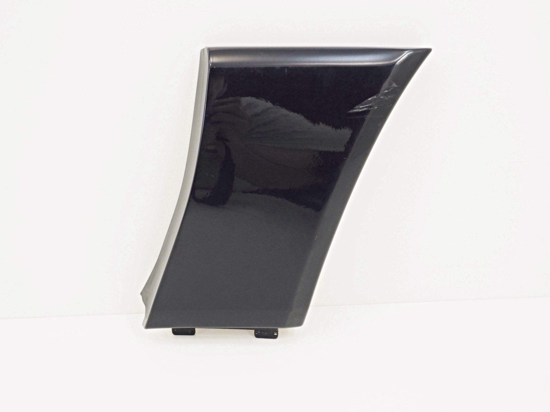 1296902340 Rear left side quarter panel trim 1995