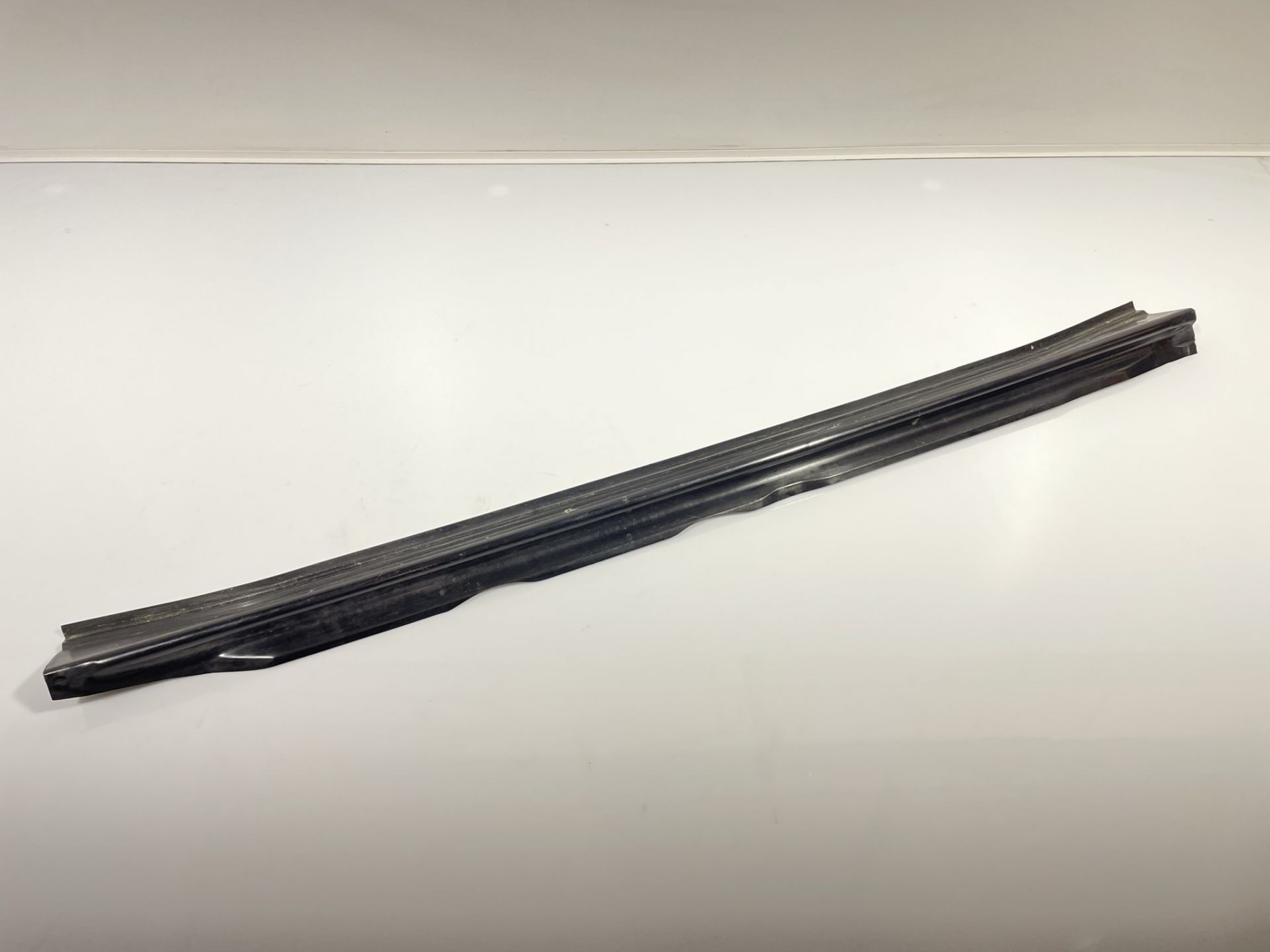 1297270988 Left door bottom trim cover 578