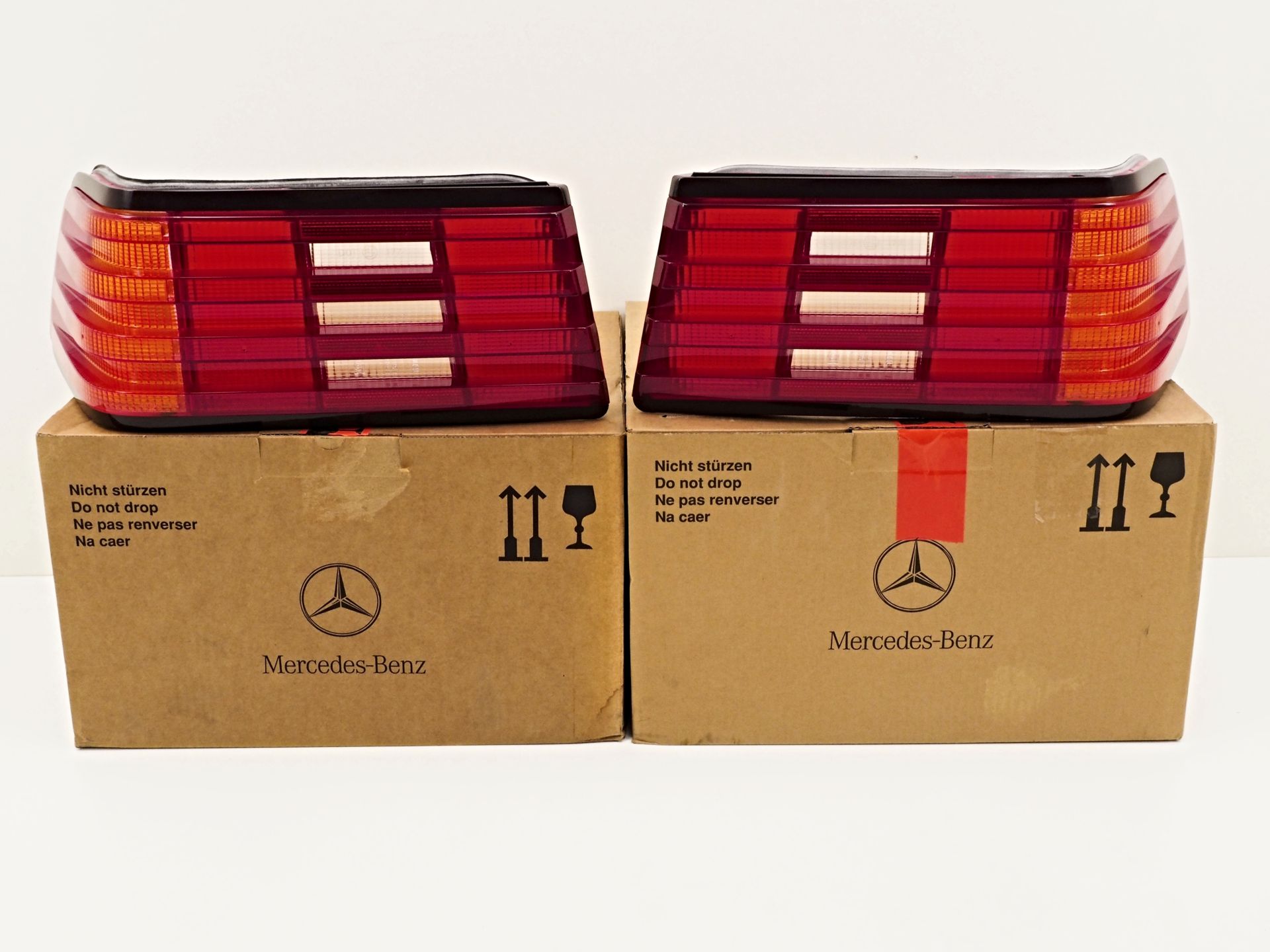 REAR　LENS　SKC-802　ベンツ　W-124　リアガーニッシュ 1298202166-1298202266-Mercedes
