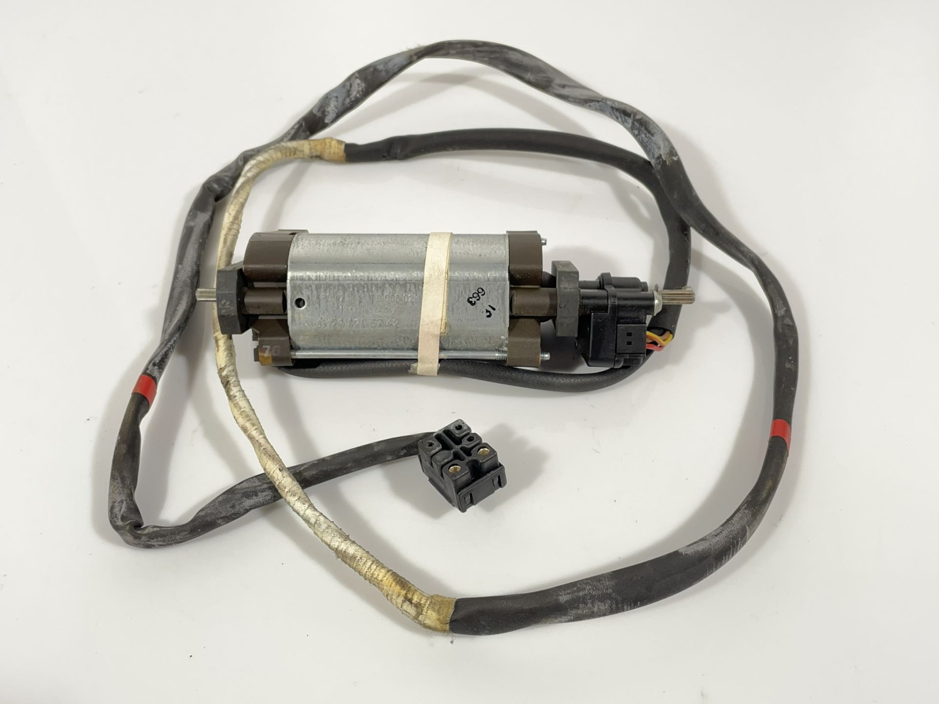 もつ 1298205742 - Left seat height adjustment front motor | 666