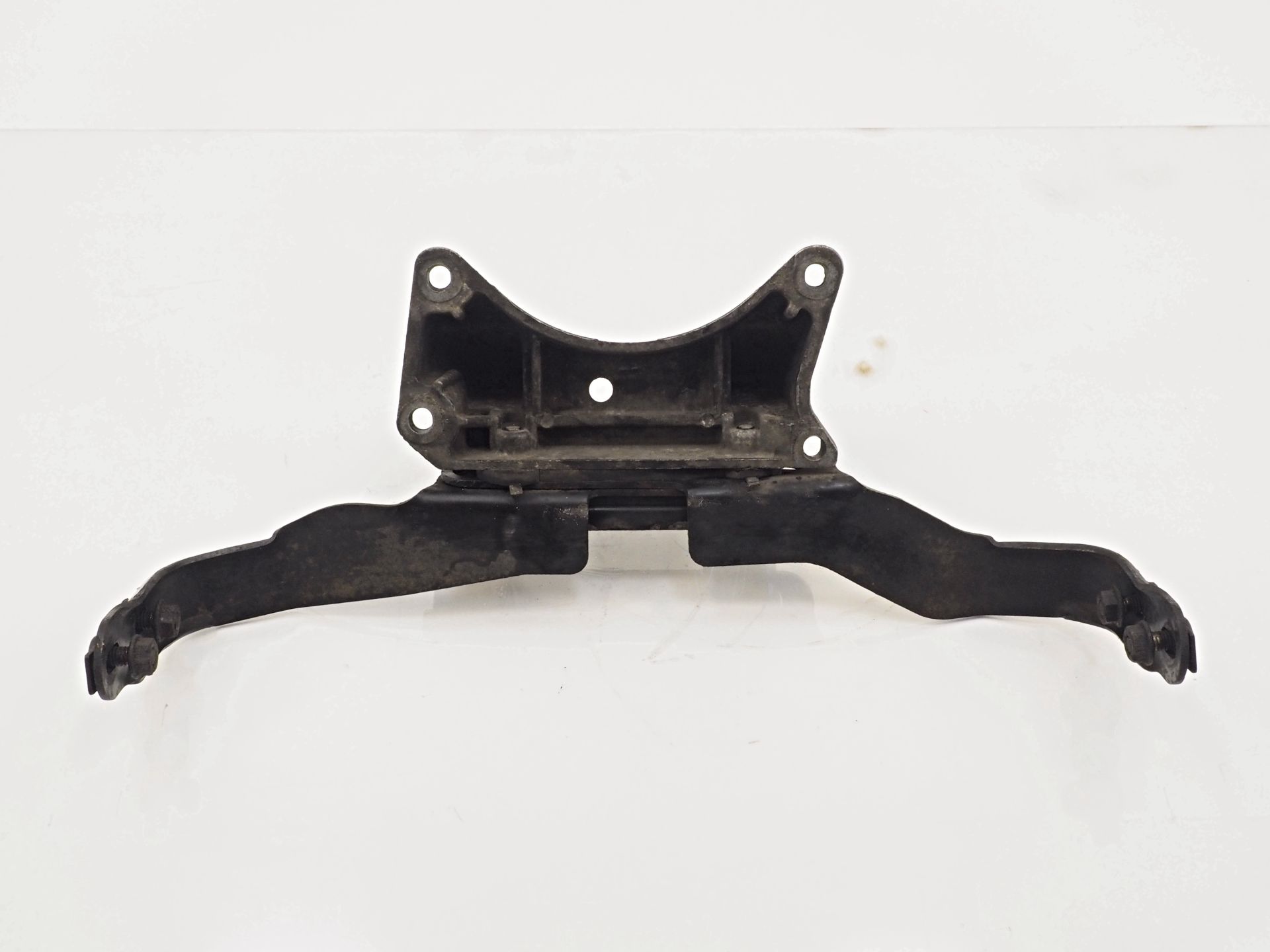 1402421340 - Gearbox mounting bracket with exhaust holders | 3287