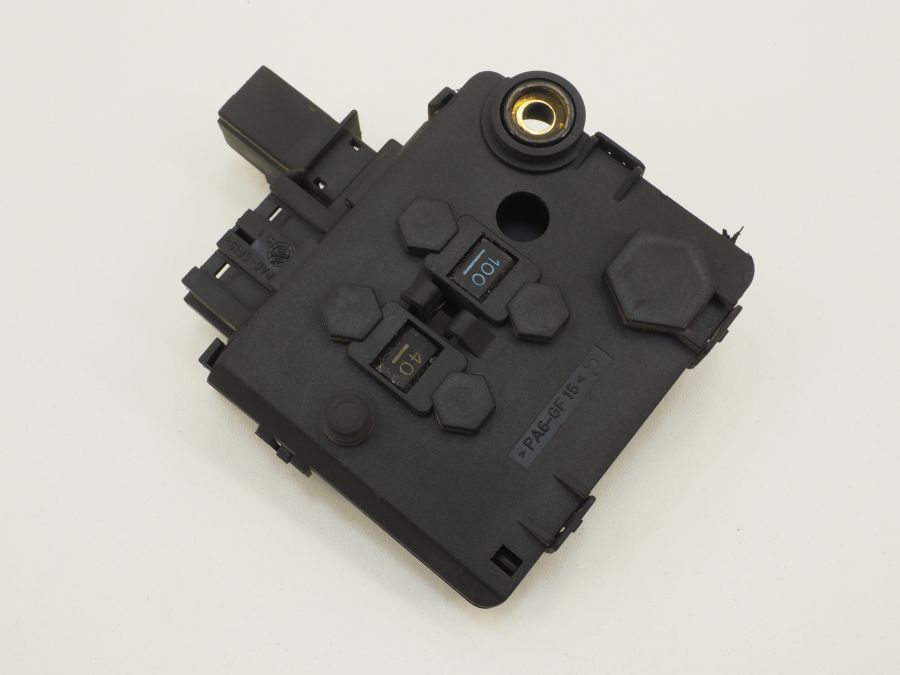 0005401950 | Mercedes S500 | W220 Trunk battery fuse