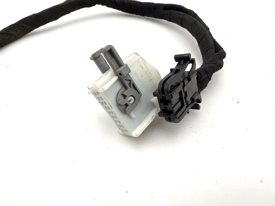 0005454430 0365451128 1298001248 | Mercedes SL500 | R129 Wiring connector for central locking pump 0005454430 0365451128 1298001248 | Mercedes SL500 | R129 Wiring connector for central locking pump