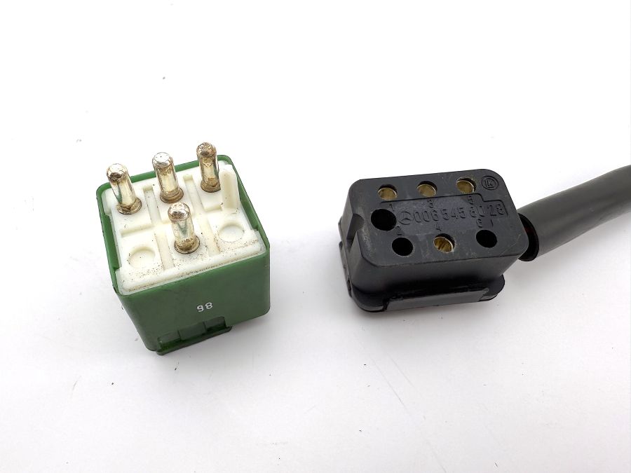 0015429619 | Mercedes SL500 | R129 Fuel pump relay