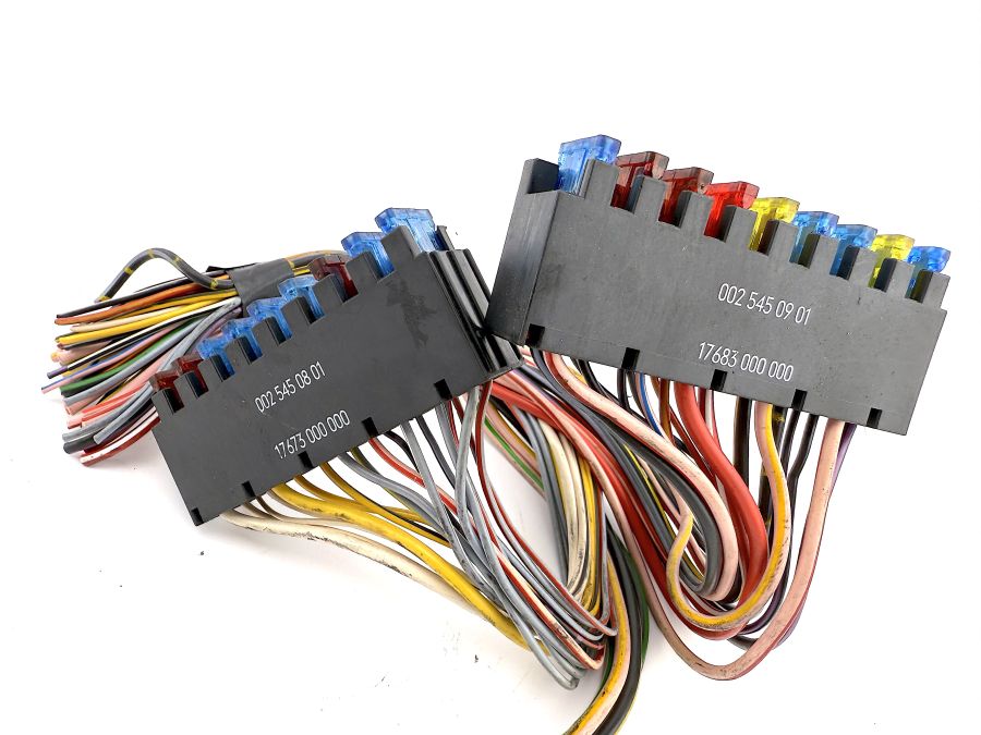 0015459401 0025450901 0025451001 | Mercedes SL500 | R129 Front fuse box wiring connectors 0015459401 0025450901 0025451001 | Mercedes SL500 | R129 Front fuse box wiring connectors