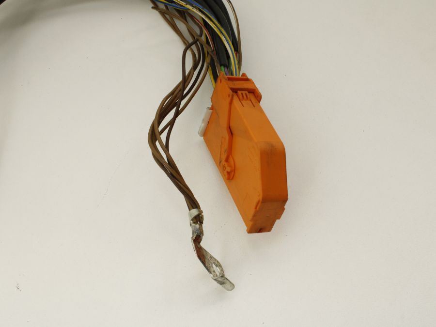0018202126C H3T7G23BVP9C | Mercedes SL500 | R129 Safety sensor control unit wiring connector