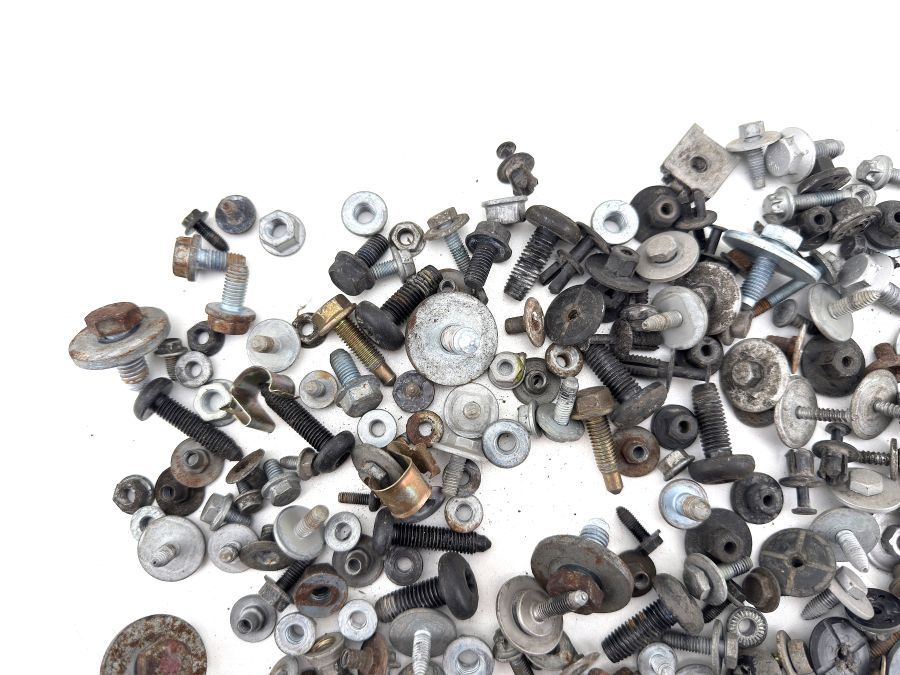 0029907422 1689840429 | Mercedes SL500 | R230 Exterior screws and rubber caps