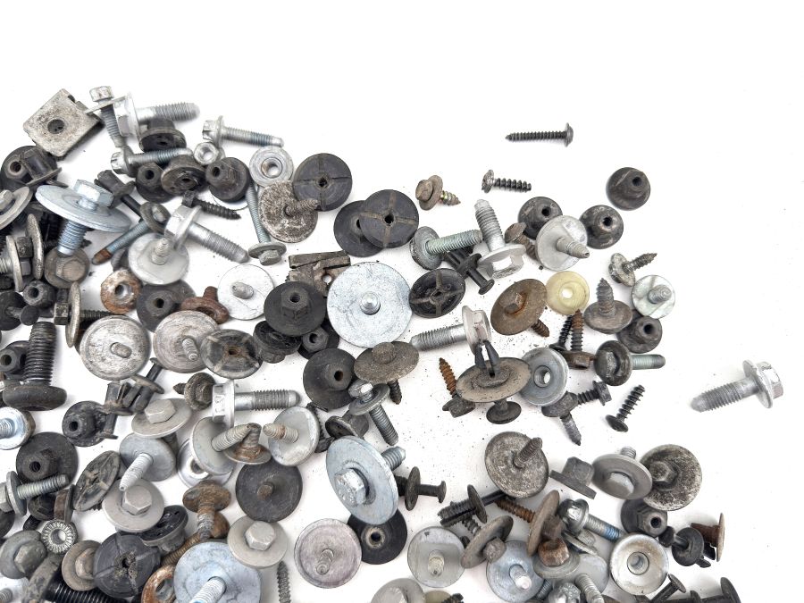 0029907422 1689840429 | Mercedes SL500 | R230 Exterior screws and rubber caps