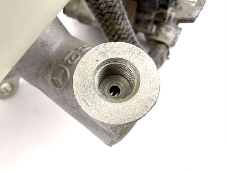 0044307501 0024310802 0004300432 | Mercedes 300SL-24 | R129 Brake master cylinder with pump