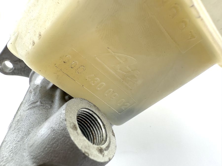 0054307801 0004300902 | Mercedes SL500 | R129 Brake liquide container with main cylinder 0054307801 0004300902 | Mercedes SL500 | R129 Brake liquide container with main cylinder