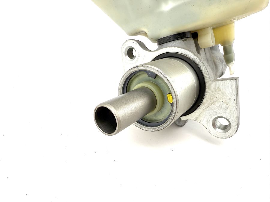 0054308901 0004301102 | Mercedes SL500 | R129 Brake fluide container with main cylinder