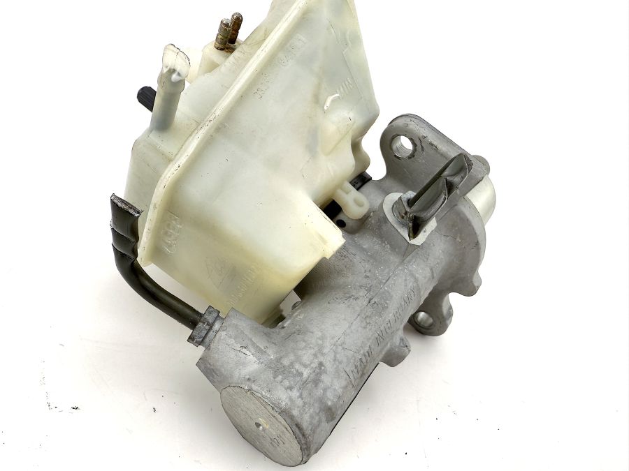 0054308901 0004301102 | Mercedes SL500 | R129 Brake fluide container with main cylinder