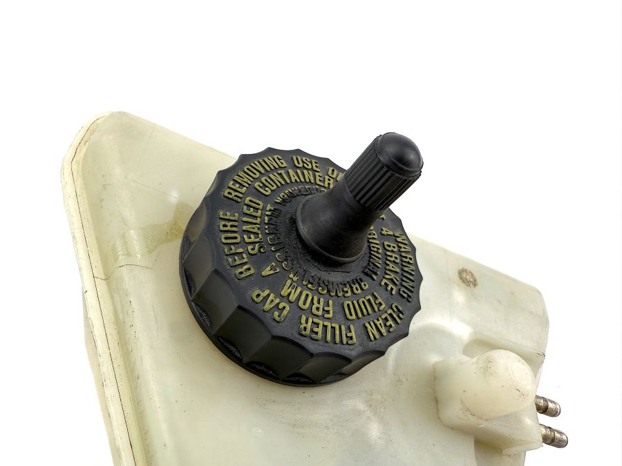 0054308901 0004301102 | Mercedes SL500 | R129 Brake fluide container with main cylinder