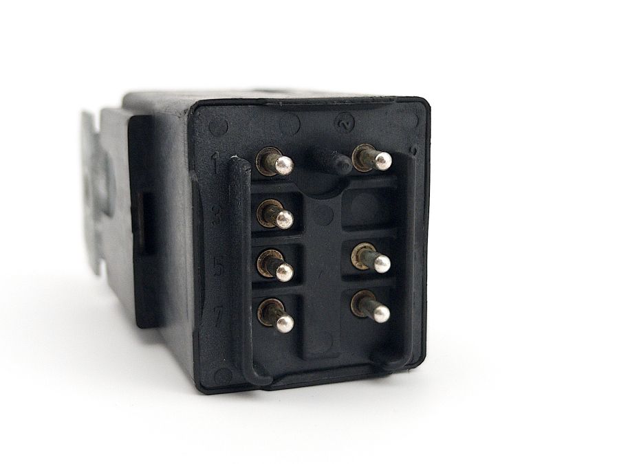 0125456832 | Mercedes SL500 | R129 Seat belt warning module relay