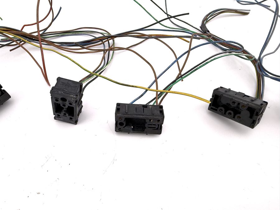 0135452328 0135453028 0195454328 | Mercedes SL500 | R129 Center console button connectors