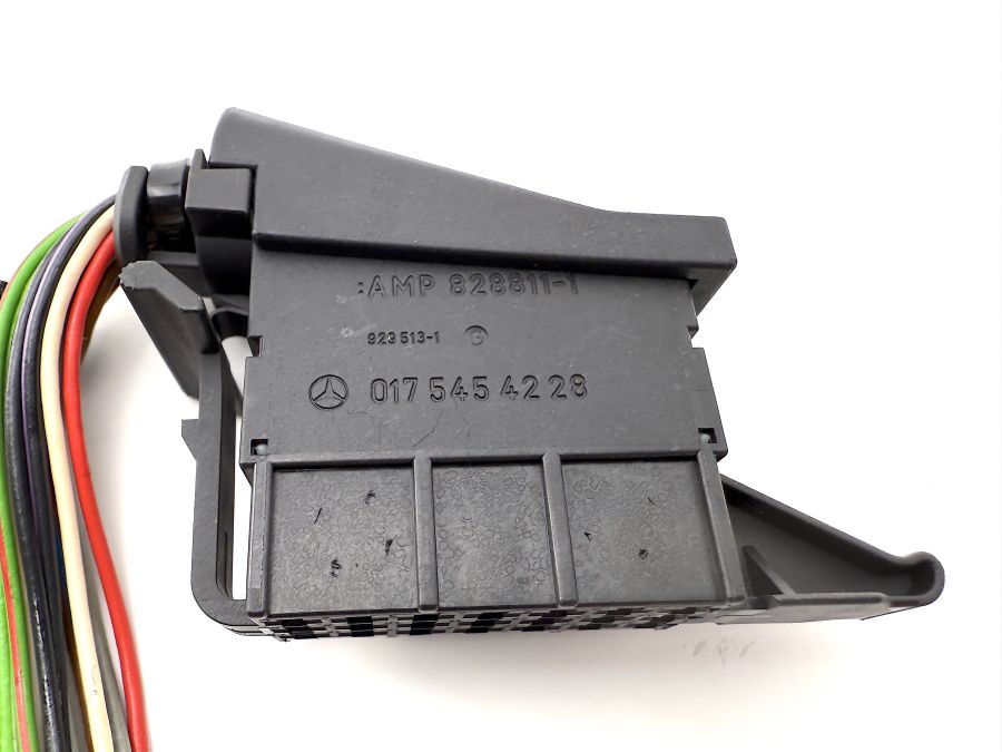 0175454228 0175454128 1298200926 | Mercedes SL500 | R129 Driver memory control unit wiring connector 0175454228 0175454128 1298200926 | Mercedes SL500 | R129 Driver memory control unit wiring connector