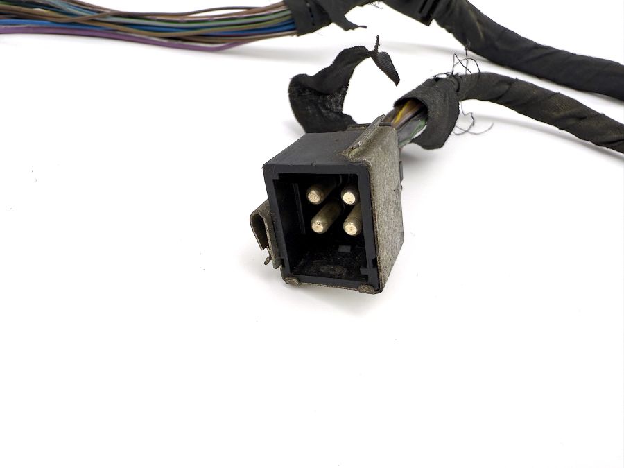 0225454528 0175459928 | Mercedes SL500 | R129 Windshield wiper motor wiring connector 0225454528 0175459928 | Mercedes SL500 | R129 Windshield wiper motor wiring connector