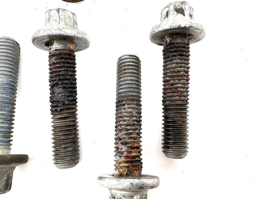 1121550226 000931010054 | Mercedes SL500 | R129 Transmission mounting screws