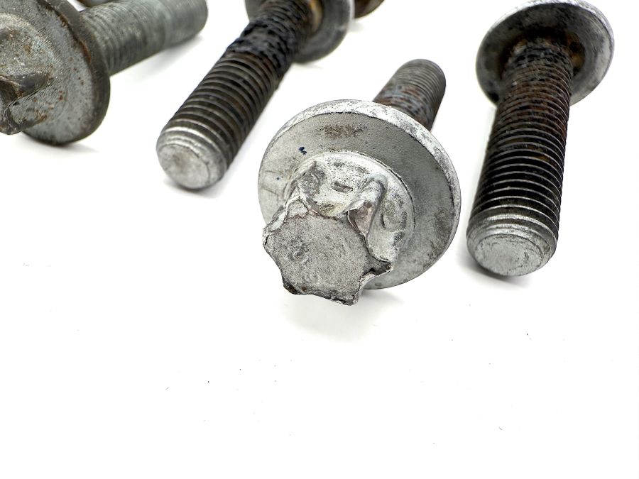 1121550226 000931010054 | Mercedes SL500 | R129 Transmission mounting screws