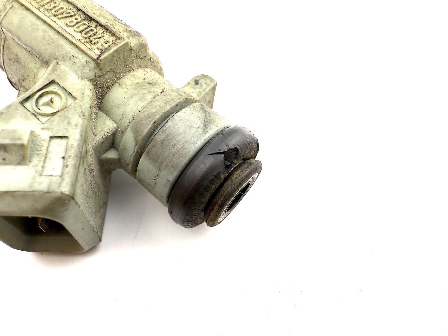 1130700095 1130780049 | Mercedes SL500 | R129 Fuel injection rail