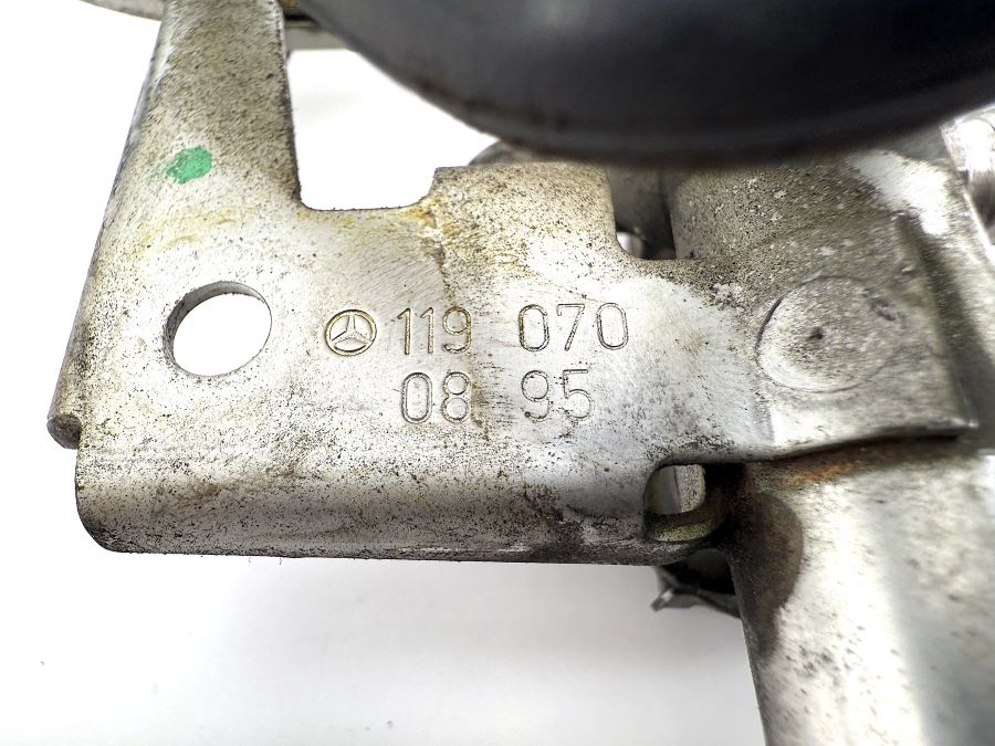 1190700895 | Mercedes SL500 | R129 Fuel injection rail