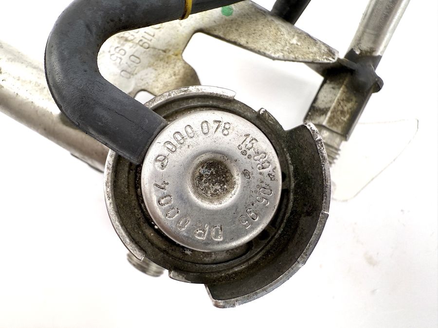 1190700895 | Mercedes SL500 | R129 Fuel injection rail