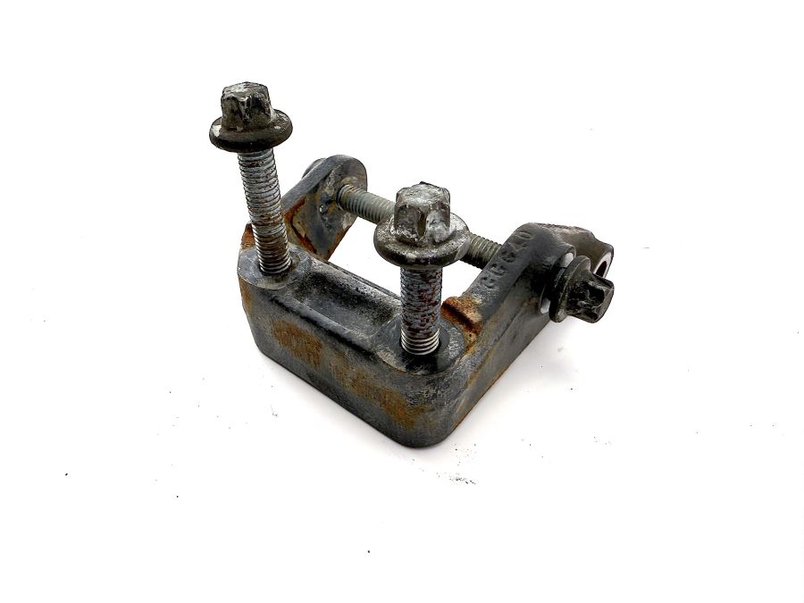 1191553935 1191553935 | Mercedes SL500 | R129 Alternator holder mounts