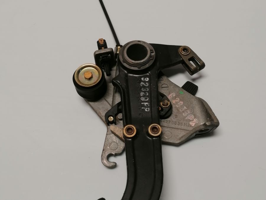 1244270701 1244270636 | Mercedes 500SL | R129 Parking brake lever pedal assembly