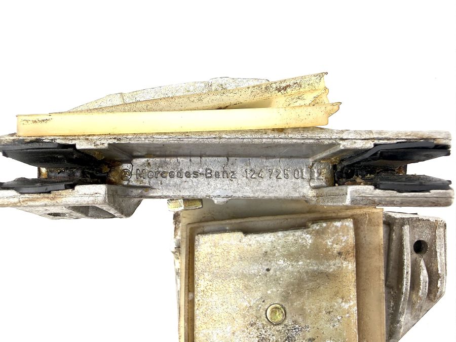 1247250132 1247250232 | Mercedes 300SL-24 | R129 Door window guide