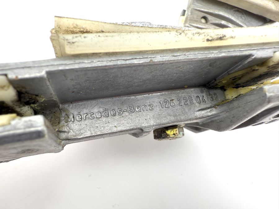 1247250432 1247250332 1267250897 | Mercedes SL500 | R129 Side window mounting holders