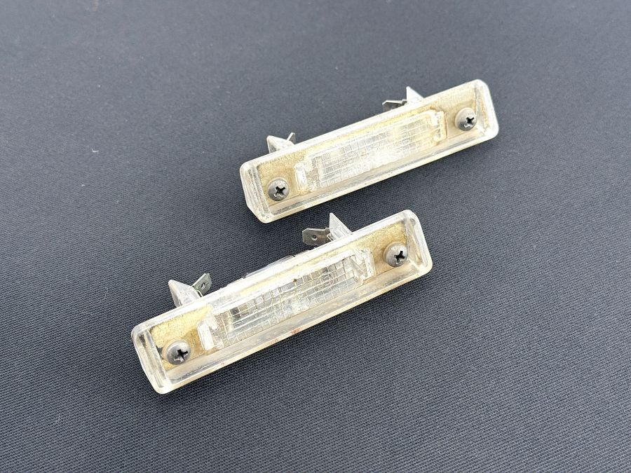 1248200756 124820075664 | Mercedes 300SL-24 | R129 License plate lamp