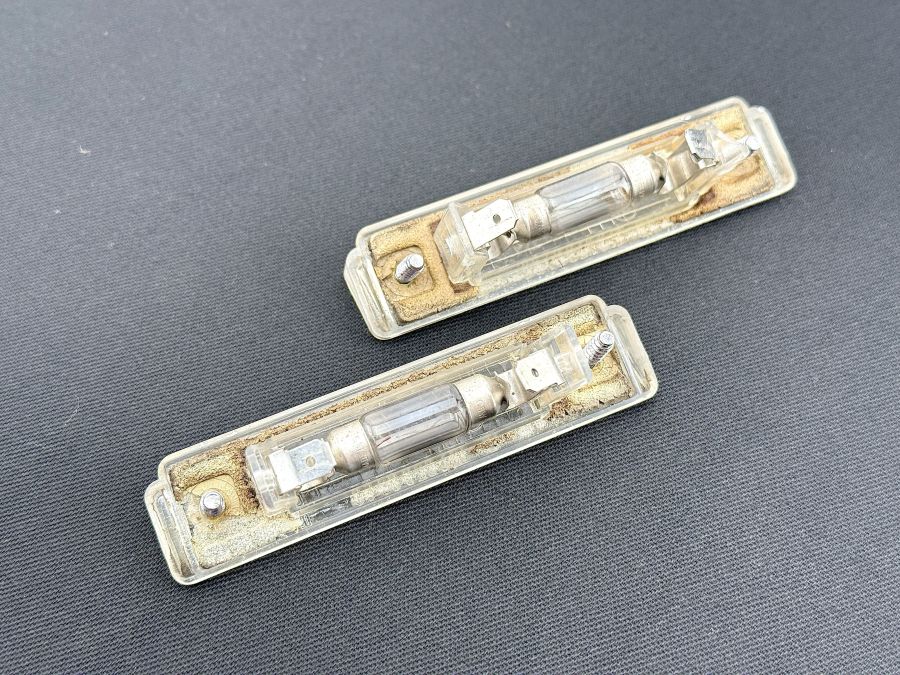 1248200756 124820075664 | Mercedes 300SL-24 | R129 License plate lamp
