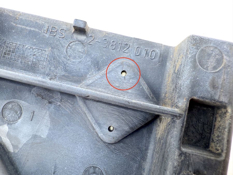 1248800130 | Mercedes SL500 | R129 Rear bumper guide bracket pair