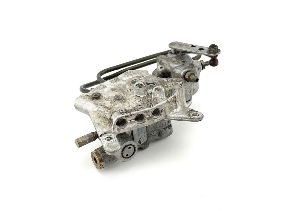 1293200058 1293270189 1243200058 | Mercedes 300SL-24 | R129 Front self leveling control valve