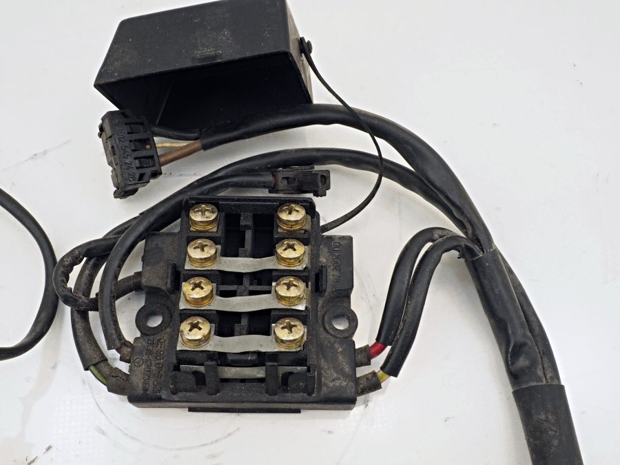 1295400550 1295400082 | Mercedes 500SL | R129 Fuse box cable connectors