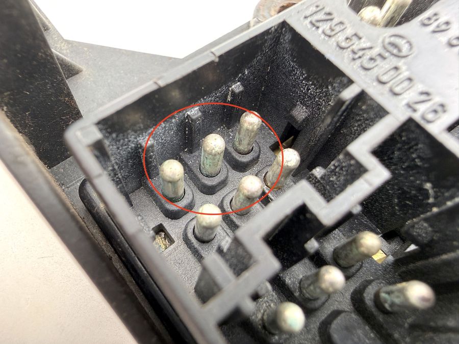 1295450026 1295453140 | Mercedes 300SL-24 | R129 Electric cable connector with bracket