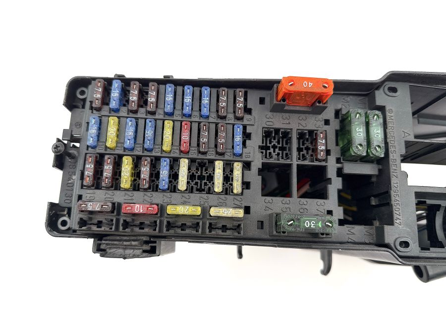 1295450747 1295401050 1295452000 | Mercedes SL500 | R129 Fuse box with cover 1295450747 1295401050 1295452000 | Mercedes SL500 | R129 Fuse box with cover