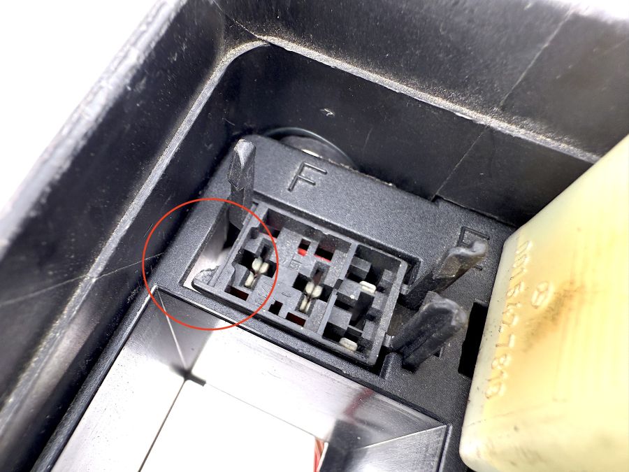 1295450747 1295401050 1295452000 | Mercedes SL500 | R129 Left side fuse box