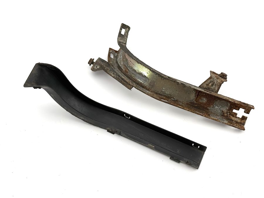 1295460064 1295400018 | Mercedes SL500 | R129 Rear axle cable duct cap 1295460064 1295400018 | Mercedes SL500 | R129 Rear axle cable duct cap