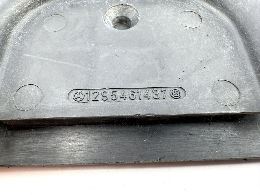 1295461437 1295463637 1299975081 | Mercedes SL500 | R129 Firewall partition cap set