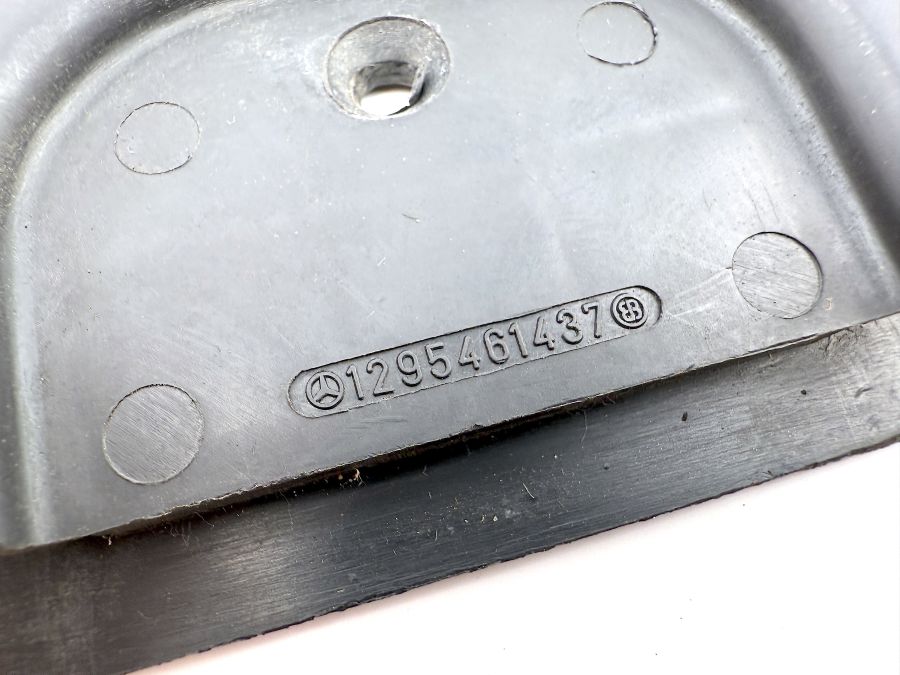 1295461437 1295463637 1299975081 | Mercedes SL500 | R129 Firewall partition cap set