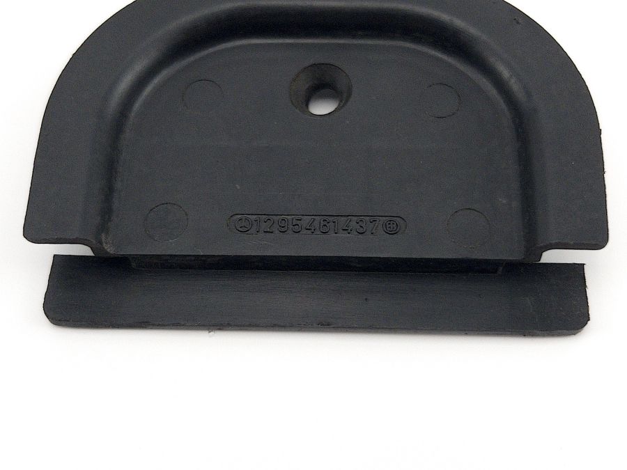 1295461437 1295463637 | Mercedes SL500 | R129 Firewall partition caps