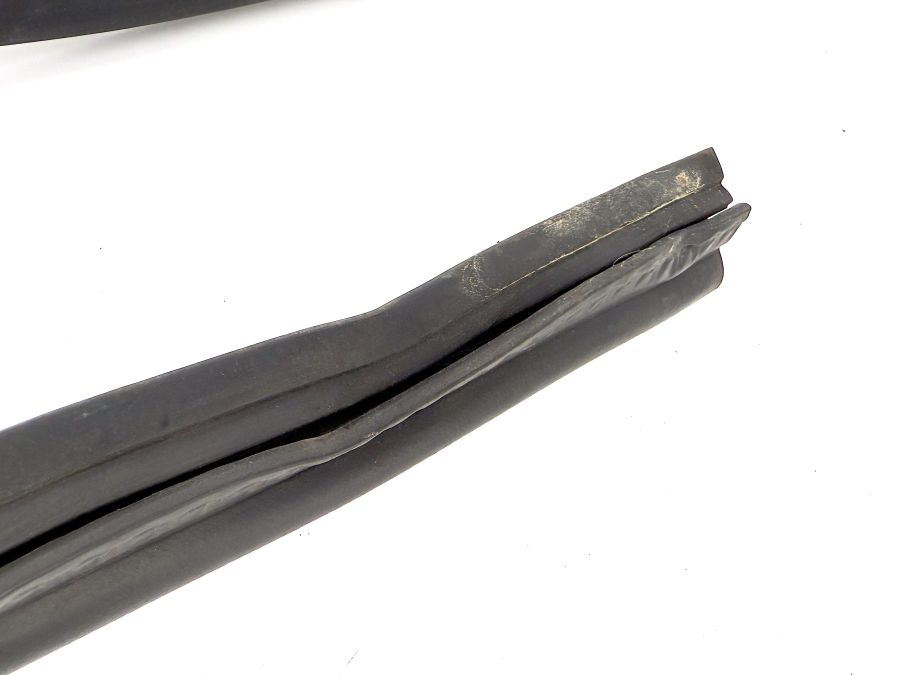 1296280698 1246285298 | Mercedes SL500 | R129 Underhood engine bay seals