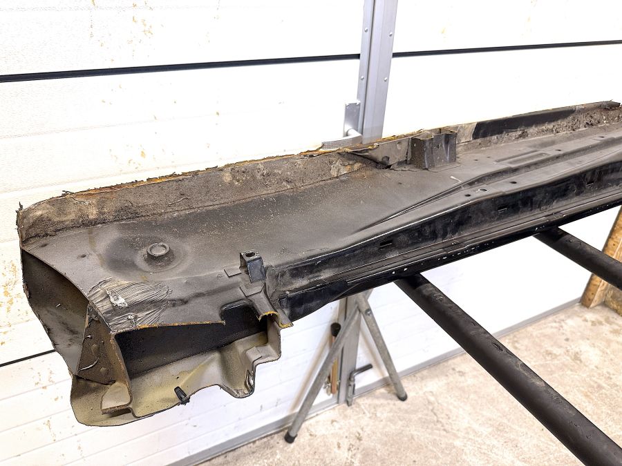 1296301340 1296100310 | Mercedes SL500 | R129 Left threshold of the body 1296301340 1296100310 | Mercedes SL500 | R129 Left threshold of the body