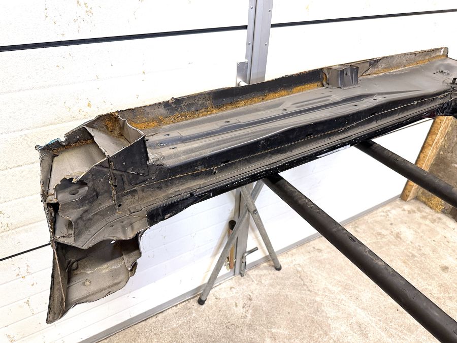 1296301440 1296100410 | Mercedes SL500 | R129 Right threshold of the body 1296301440 1296100410 | Mercedes SL500 | R129 Right threshold of the body