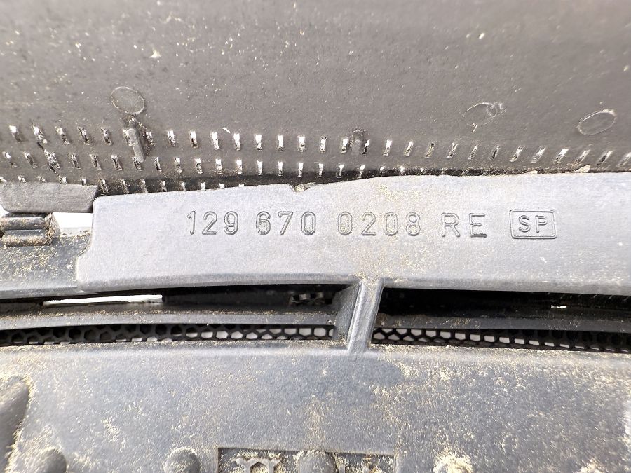 1296700208 | Mercedes SL500 | R129 Windshield cover right lower