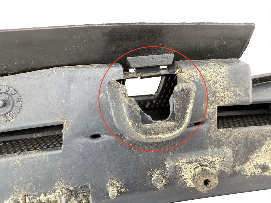 1296700208 | Mercedes SL500 | R129 Windshield cover right lower