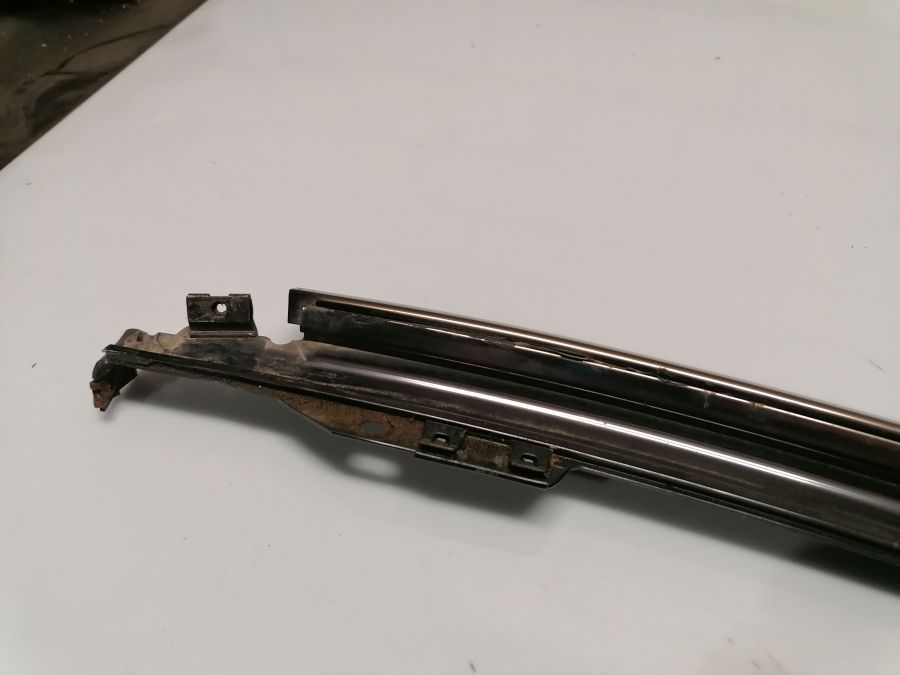 1296700421 1296700022 | Mercedes 500SL | R129 Molding windshield top