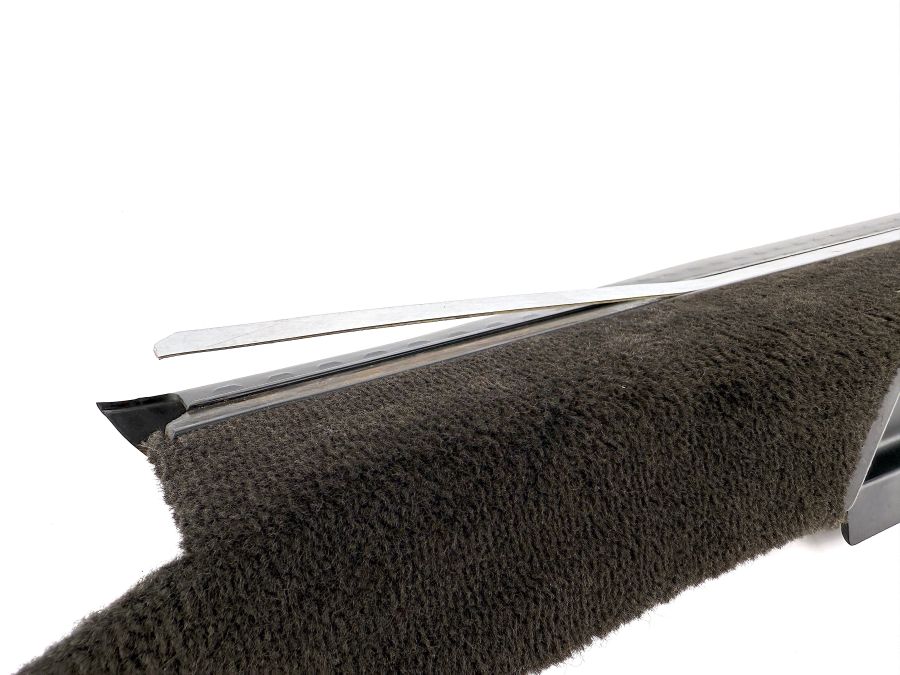 1296800235 | Mercedes SL500 | R129 Right door threshold pad